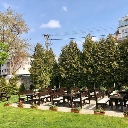 Hotel 21 Братислава Екстериор снимка