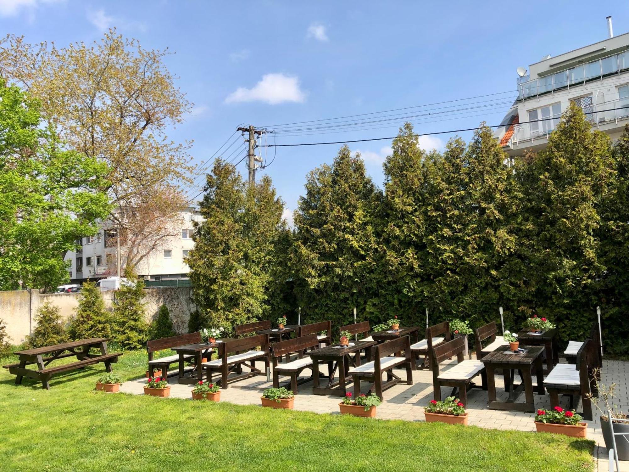 Hotel 21 Братислава Екстериор снимка