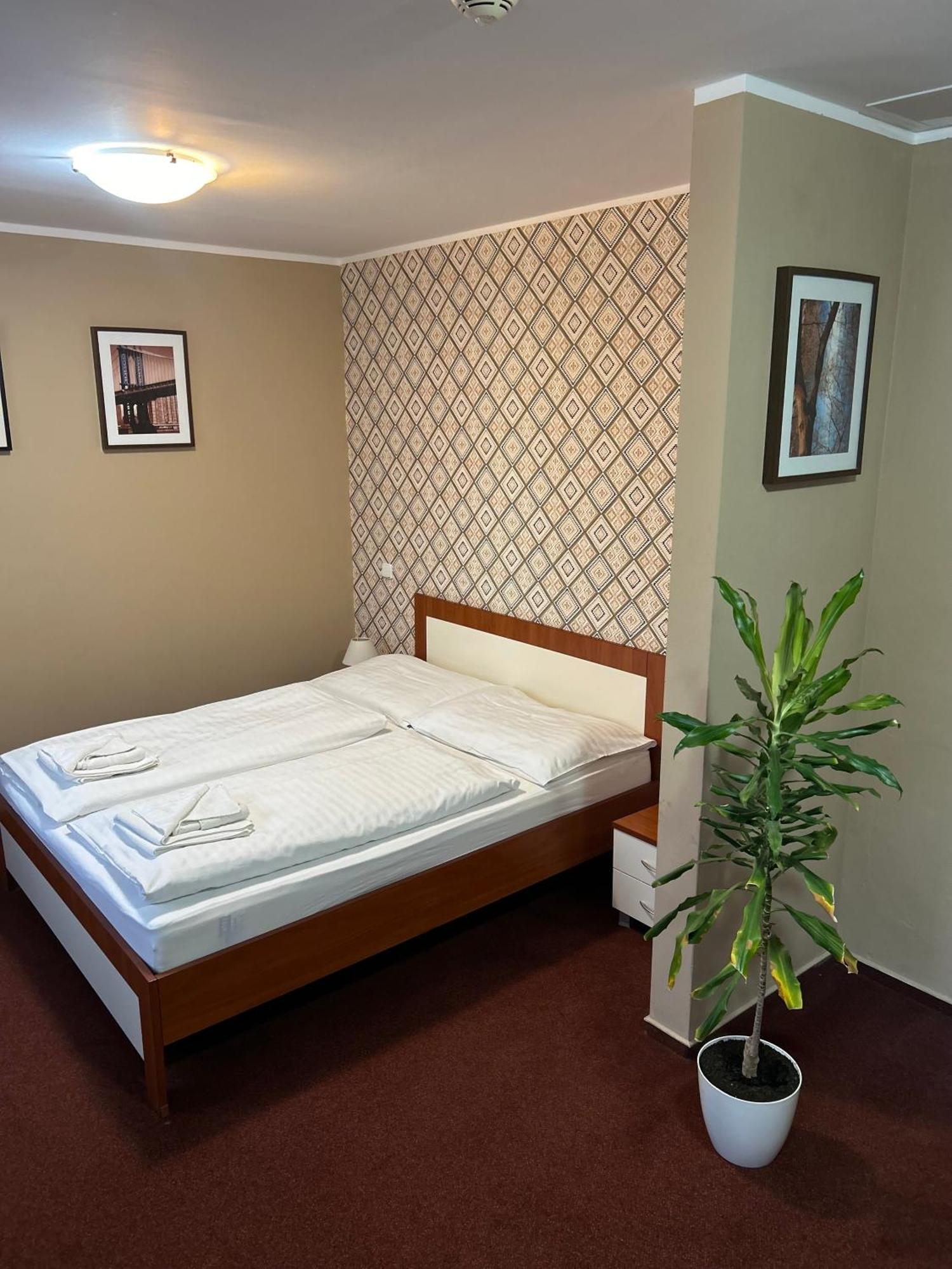 Hotel 21 Братислава Екстериор снимка